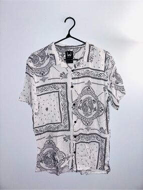 Casual Short-Sleeve Button-Down Bandana Print Shirt - White/Black